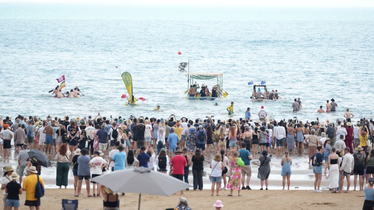 Darwin's 52nd Beer Can Regatta Draws Thousands to Beach - Image 3