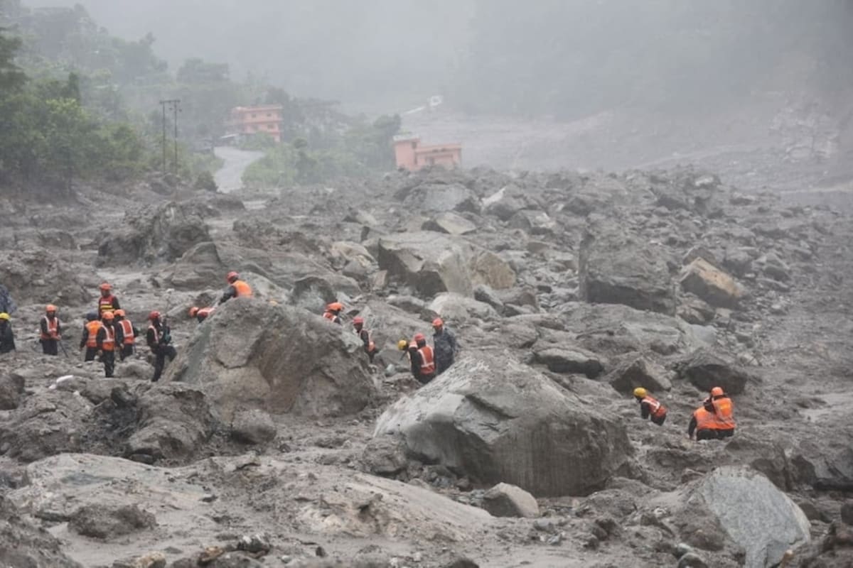 Fresh Air Found in Nepal Tunnels After Two Weeks - Image 5