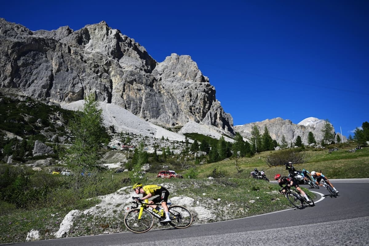 Jai Hindley Climbs to 3rd at Giro With One Stage Left - Image 4