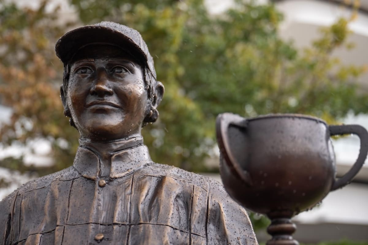 Michelle Payne Gets Statue After Historic Melbourne Cup Win - Image 4