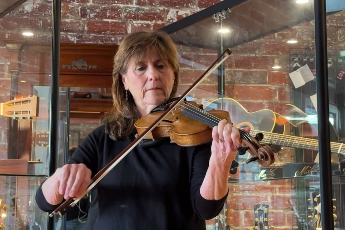 Australian Luthier Handcrafts Violin in Six-Month Labor of Love - Image 5