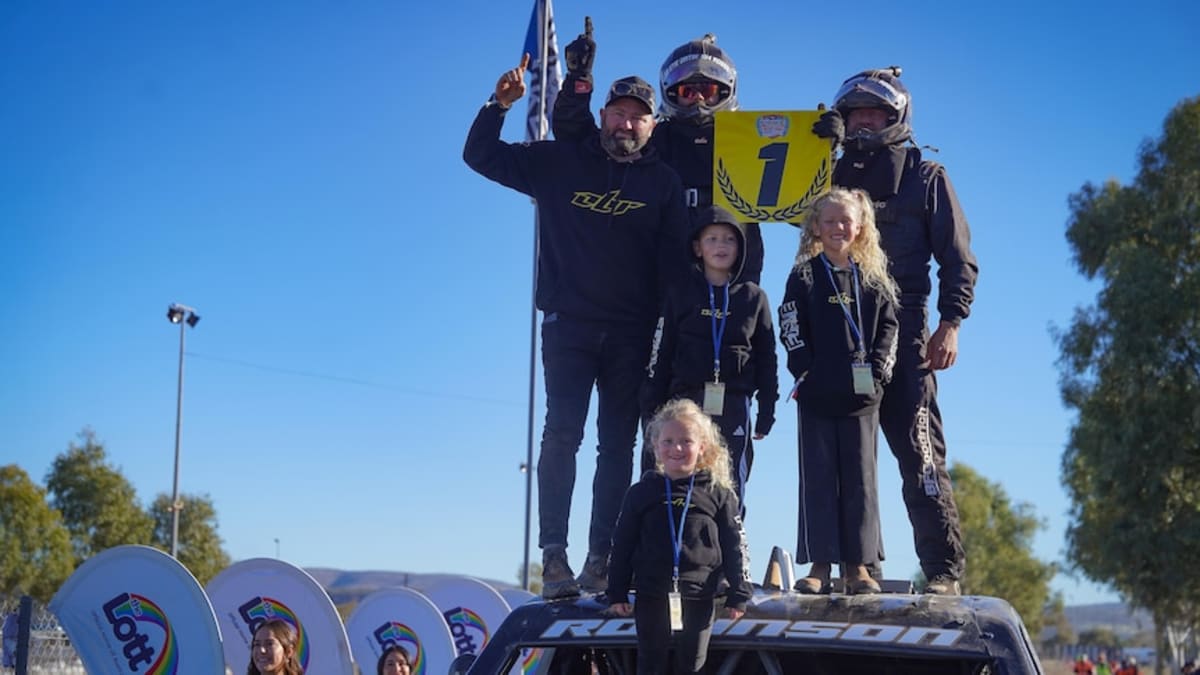 Desert Racers Soar to Victory at 50th Finke Anniversary - Image 2