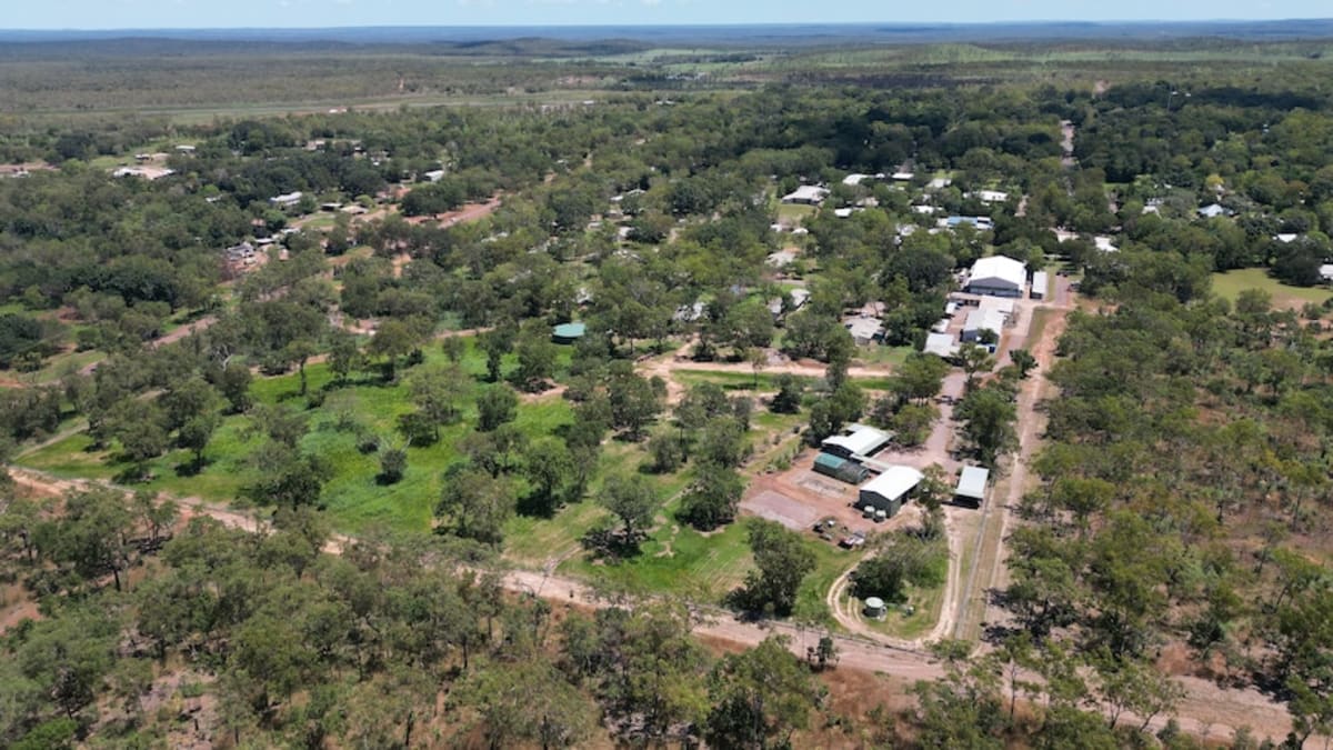 Small Town Shop Opens Early to Help 300 Flood Evacuees - Image 2
