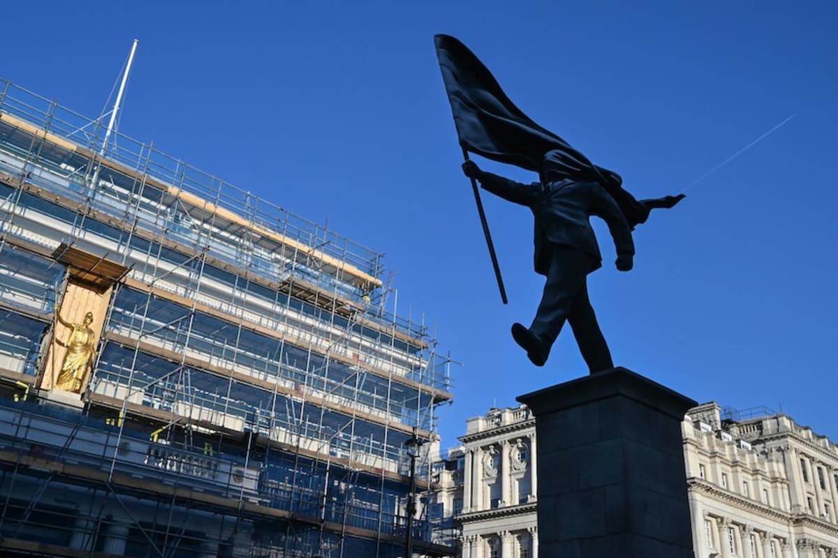 Banksy Unveils Mystery Statue in Heart of London - Image 4