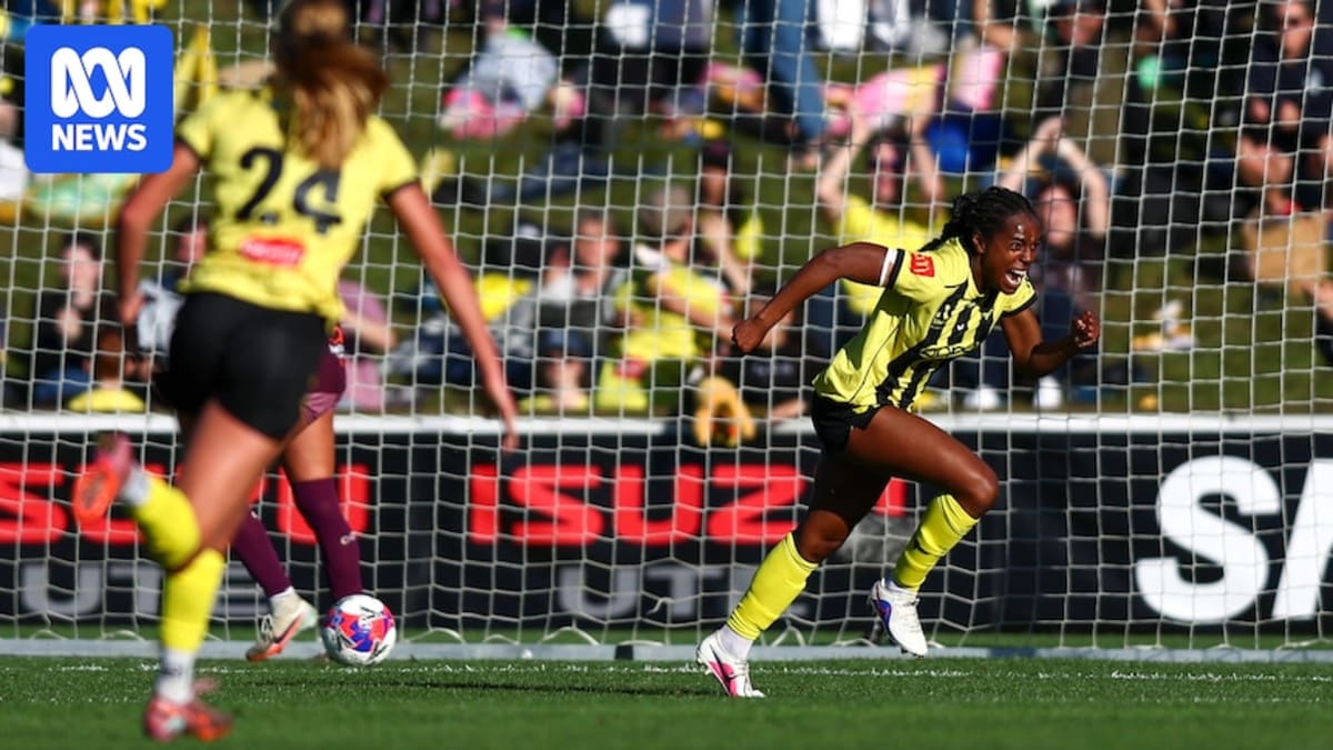 Makala Woods celebrates after scoring game-winning goal for Wellington Phoenix in semifinal match