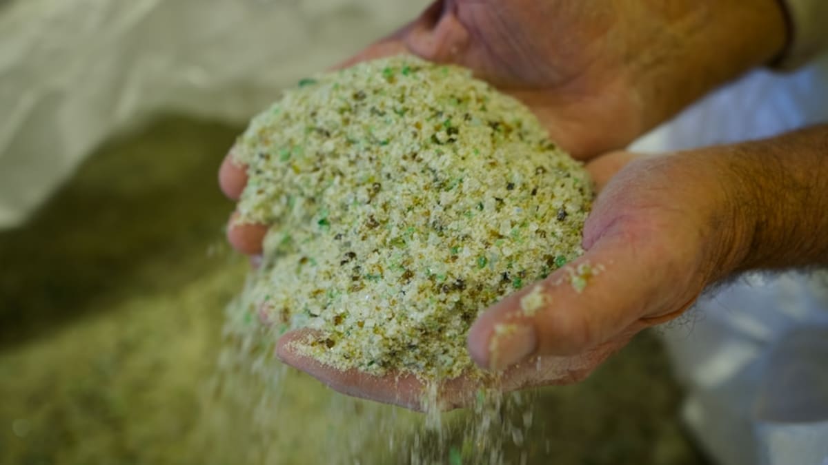 Australian Farmers Turn Recycled Glass Into Crop Gold - Image 2