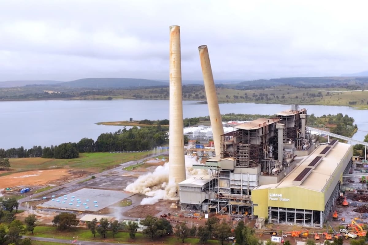 Coal Station's Giant Towers Fall, Make Way for Battery Hub - Image 4