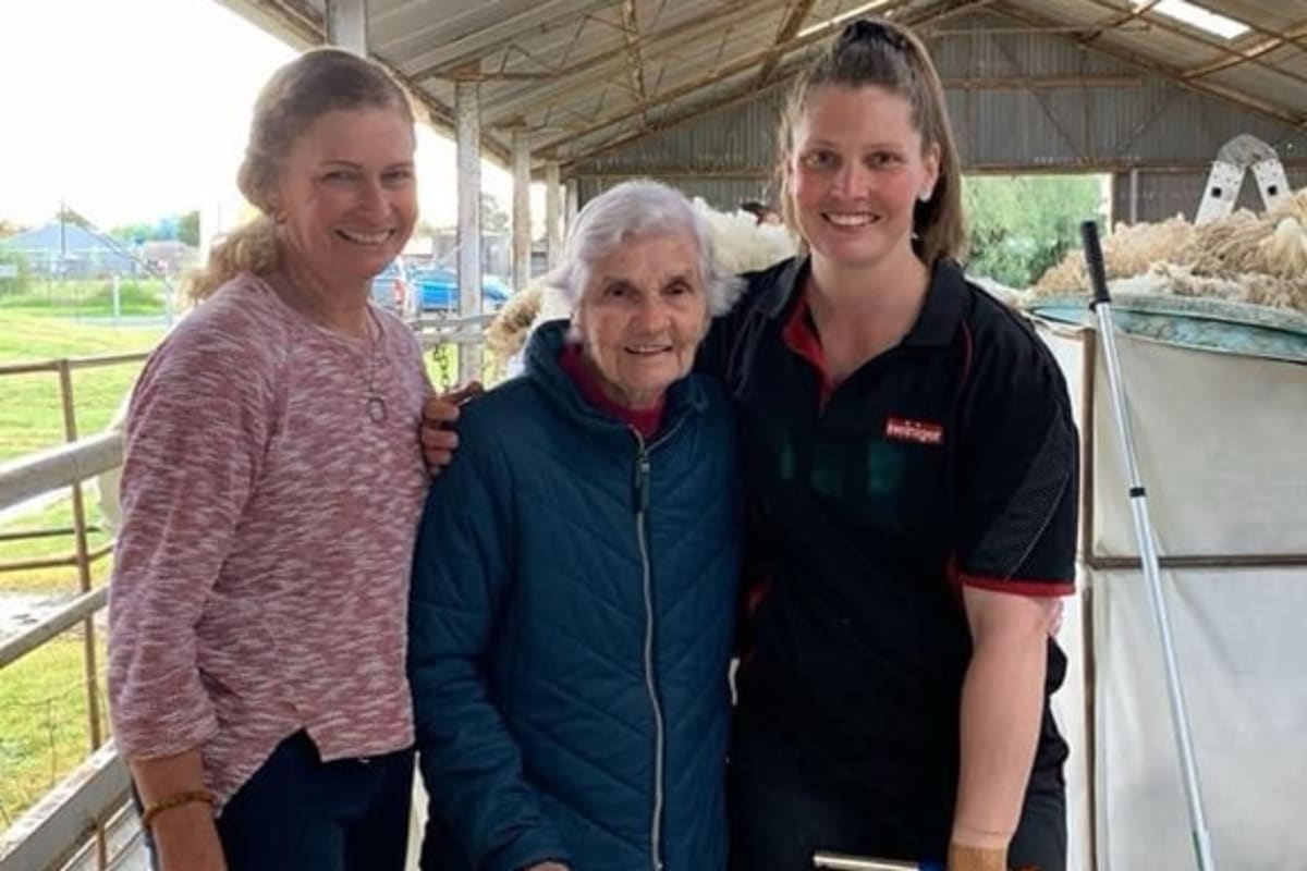 Woman Wins Two Open Shearing Titles Months After Injury - Image 5