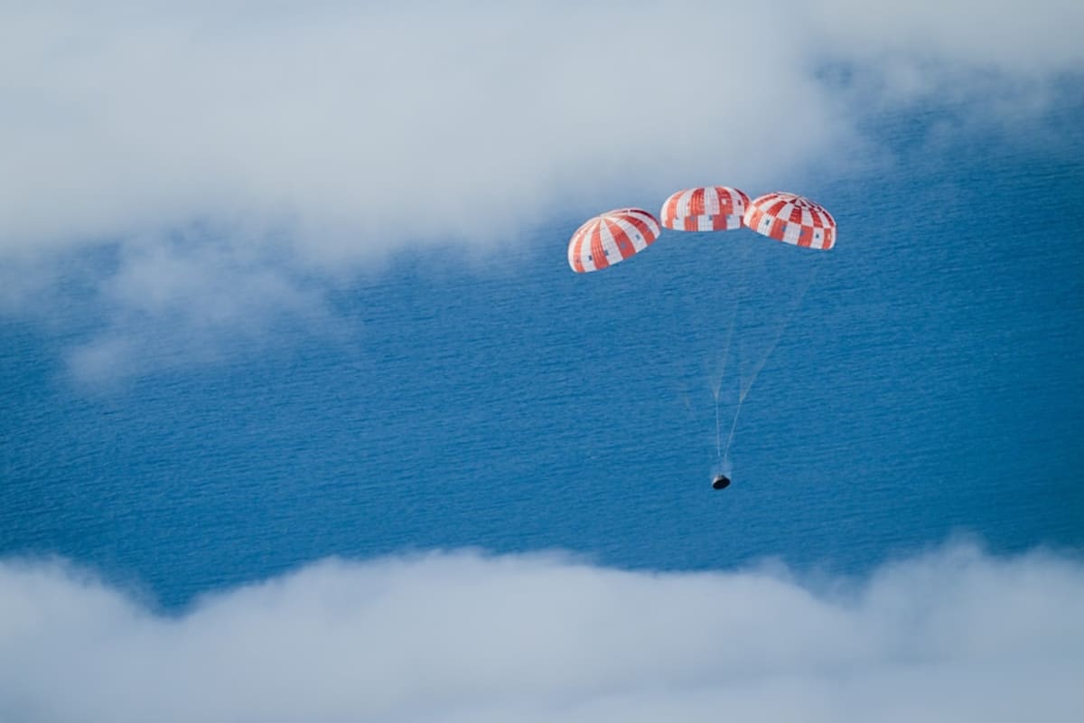 Artemis II Astronauts Set Record, Return to Earth Safely - Image 4