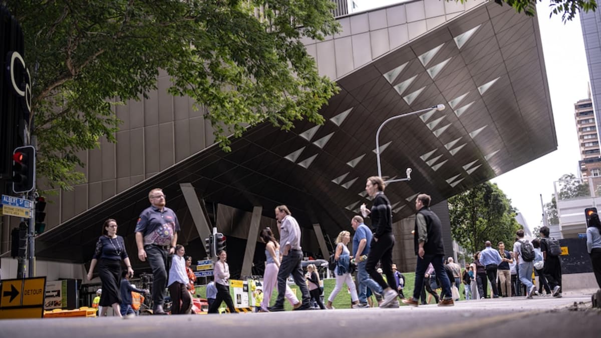 80-Tonne 'Esky Lid' Shields Brisbane Station from Floods - Image 3