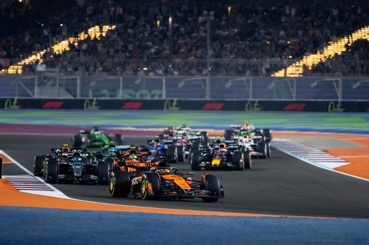 Brad Pitt's F1 Movie Wins Oscar for Best Sound - Image 5