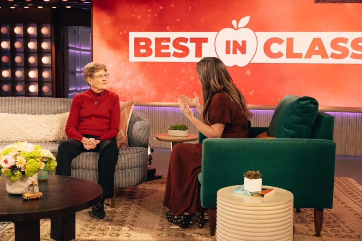 Teacher Breaks World Record After 61 Years at Same School - Image 5