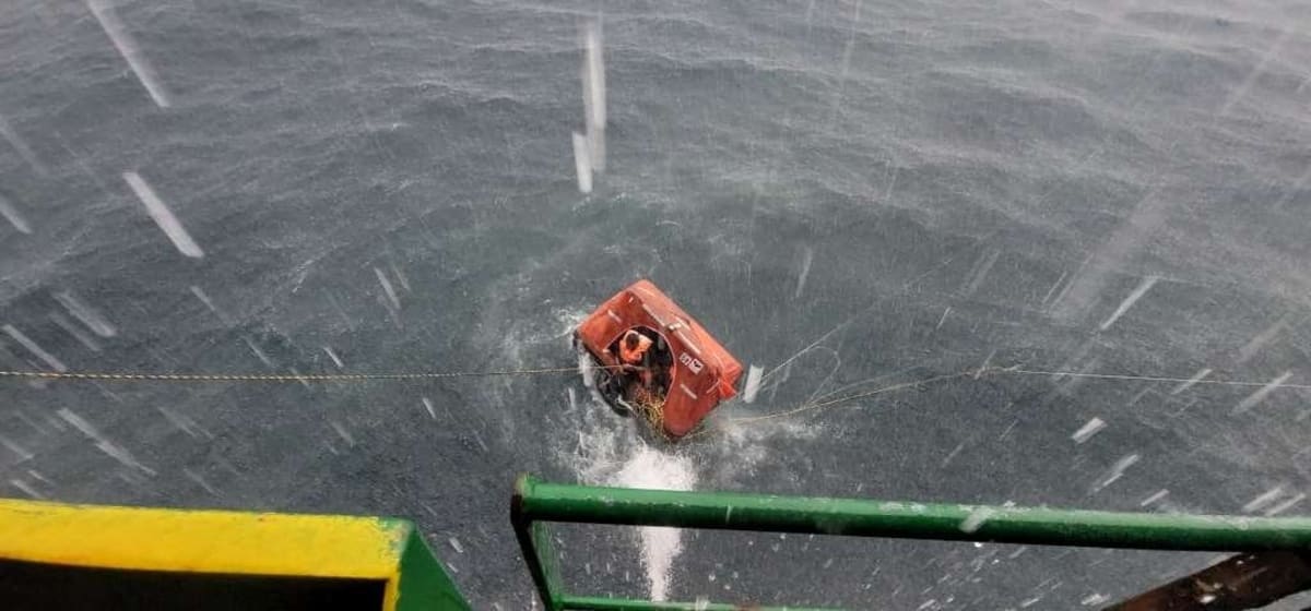 Container Ship Saves 4 Sailors After 6-Hour Ordeal at Sea