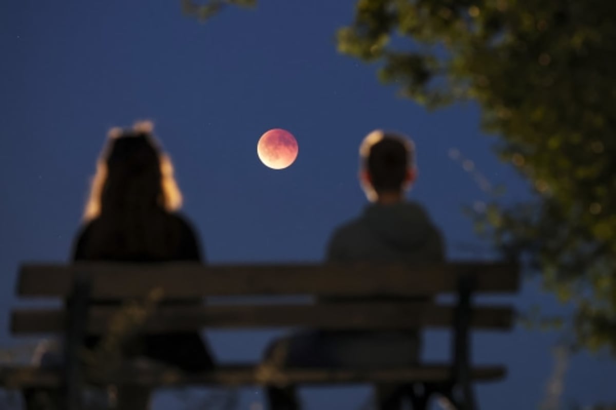 Billions Get Best Seats for Thursday's Near-Total Lunar Eclipse - Image 3