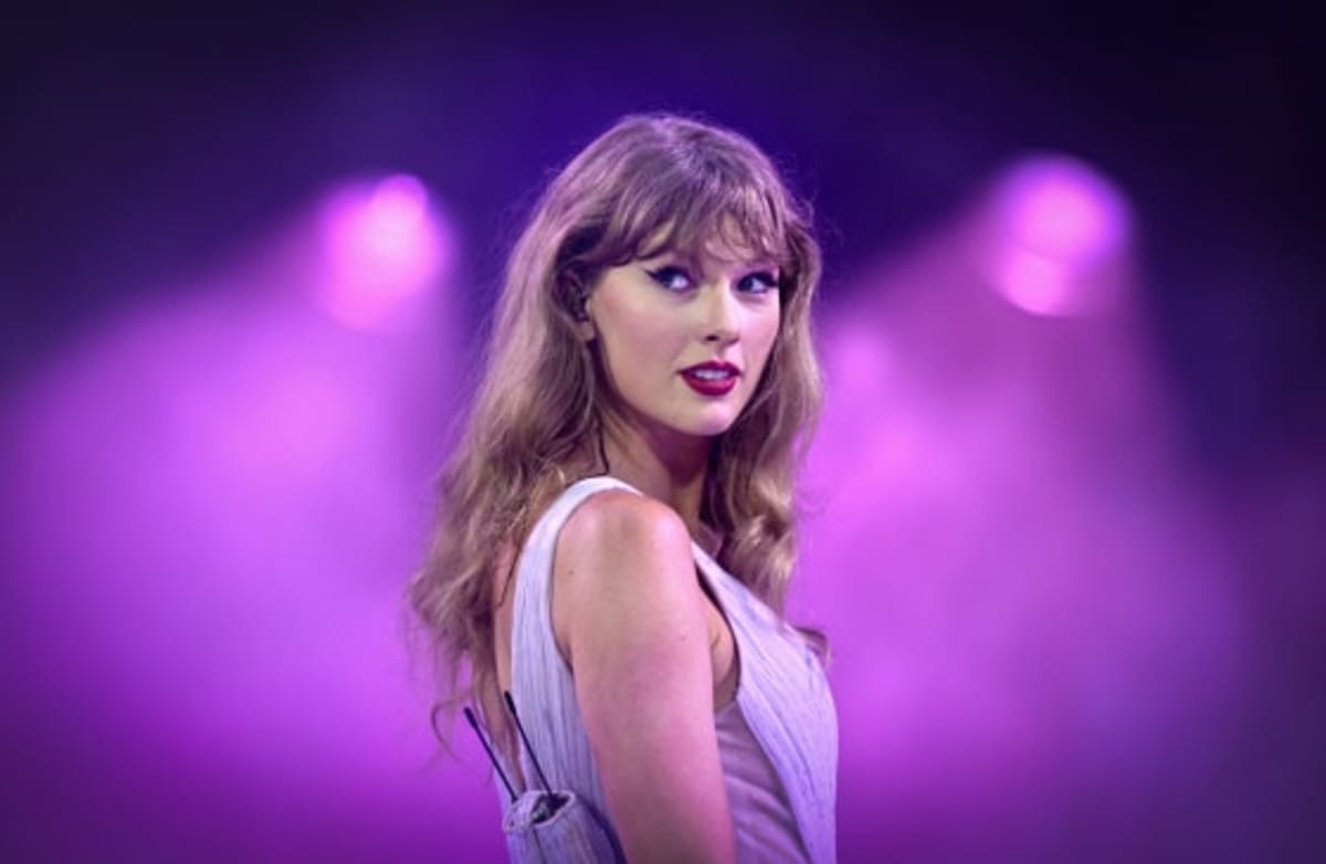 Taylor Swift Gives $50K to Mom Who Saved Teens in Crash - Image 3