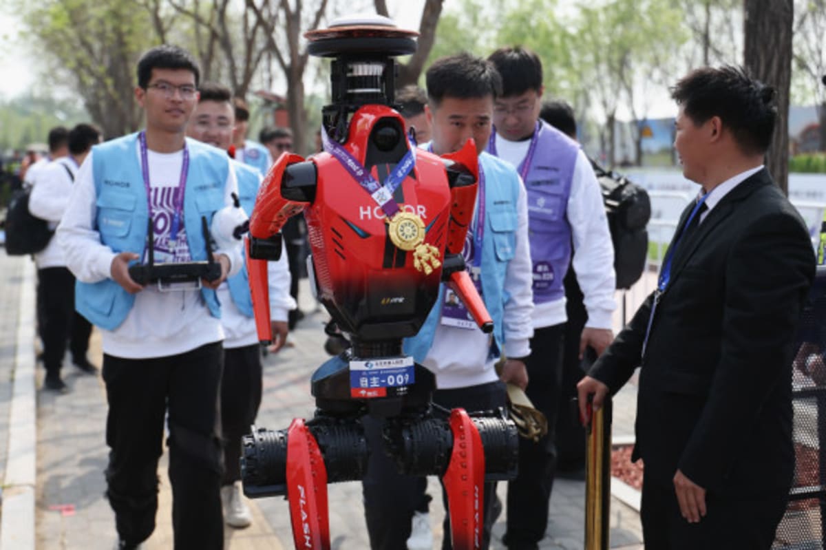Robots Beat Marathon Record in Beijing, Inspiring Young Engineers - Image 3