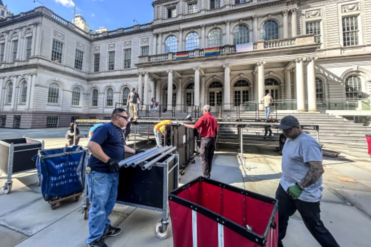 NYC Preps Historic Parade for Knicks' First Title Since 1973 - Image 3