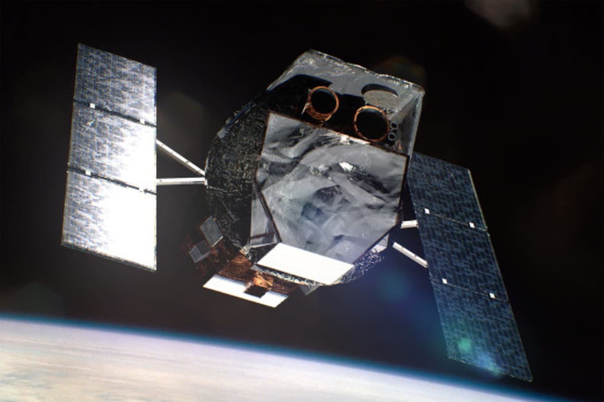 NASA Launches $30M Mission to Save Sinking Space Telescope - Image 3