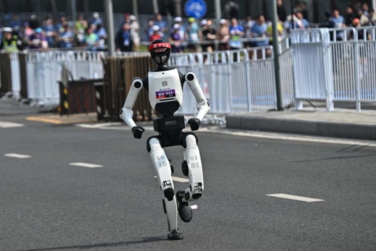 Robots Beat Marathon Record in Beijing, Inspiring Young Engineers - Image 5