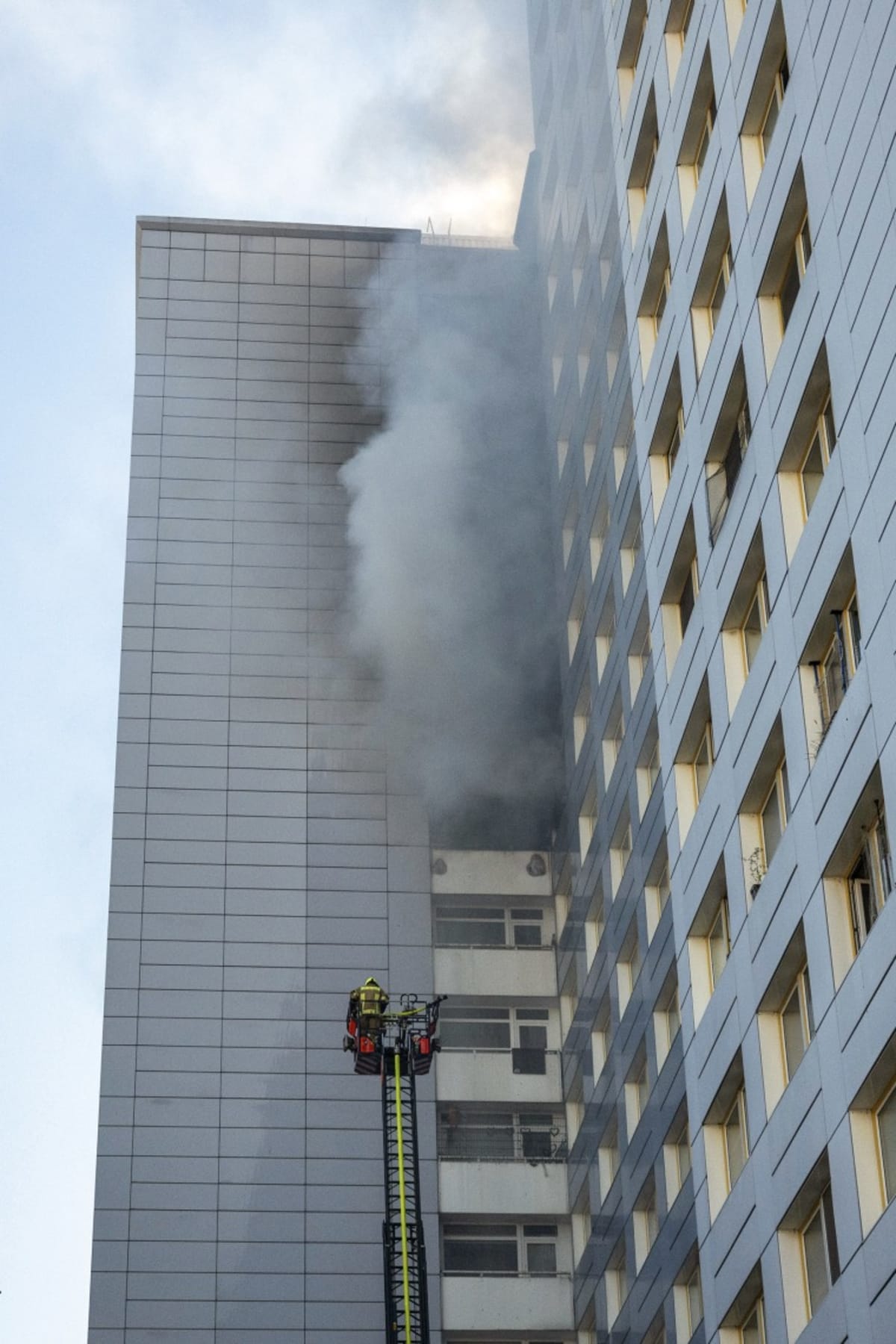 Berlin Firefighter Catches Woman Leaping From 11th Floor - Image 3