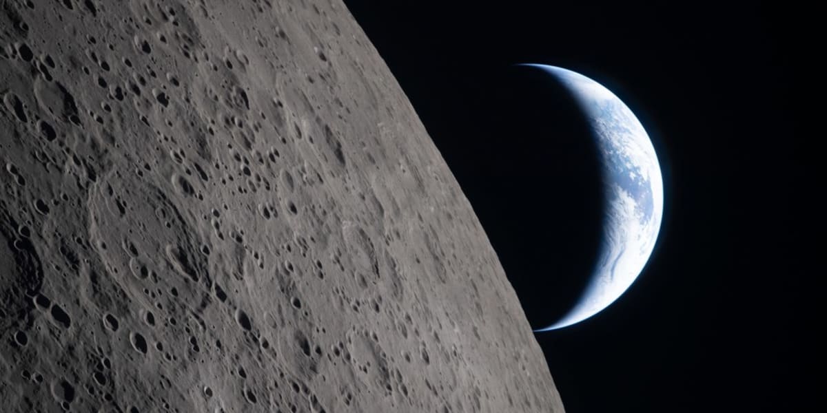 NASA Releases 12,000 Stunning Moon Photos from Artemis II - Image 2