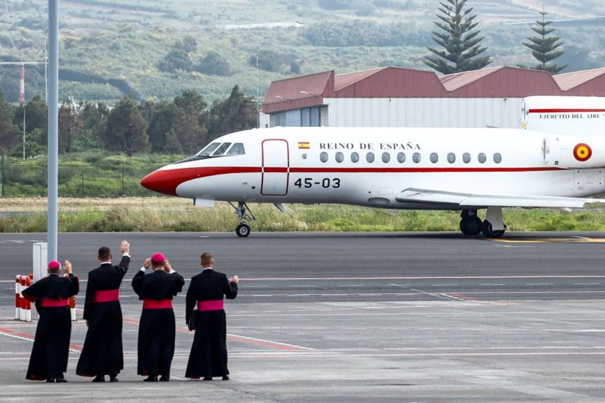 Spain's King Lends Pope His Plane After Flight Grounded - Image 3