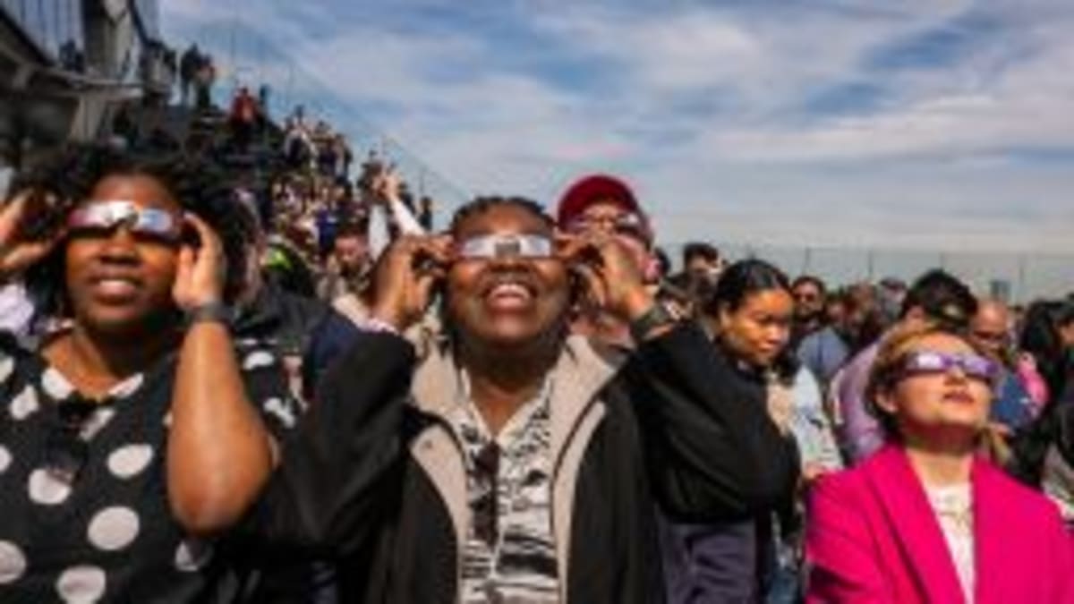 Scientists Chase Mystery Light Patterns During Solar Eclipses - Image 3