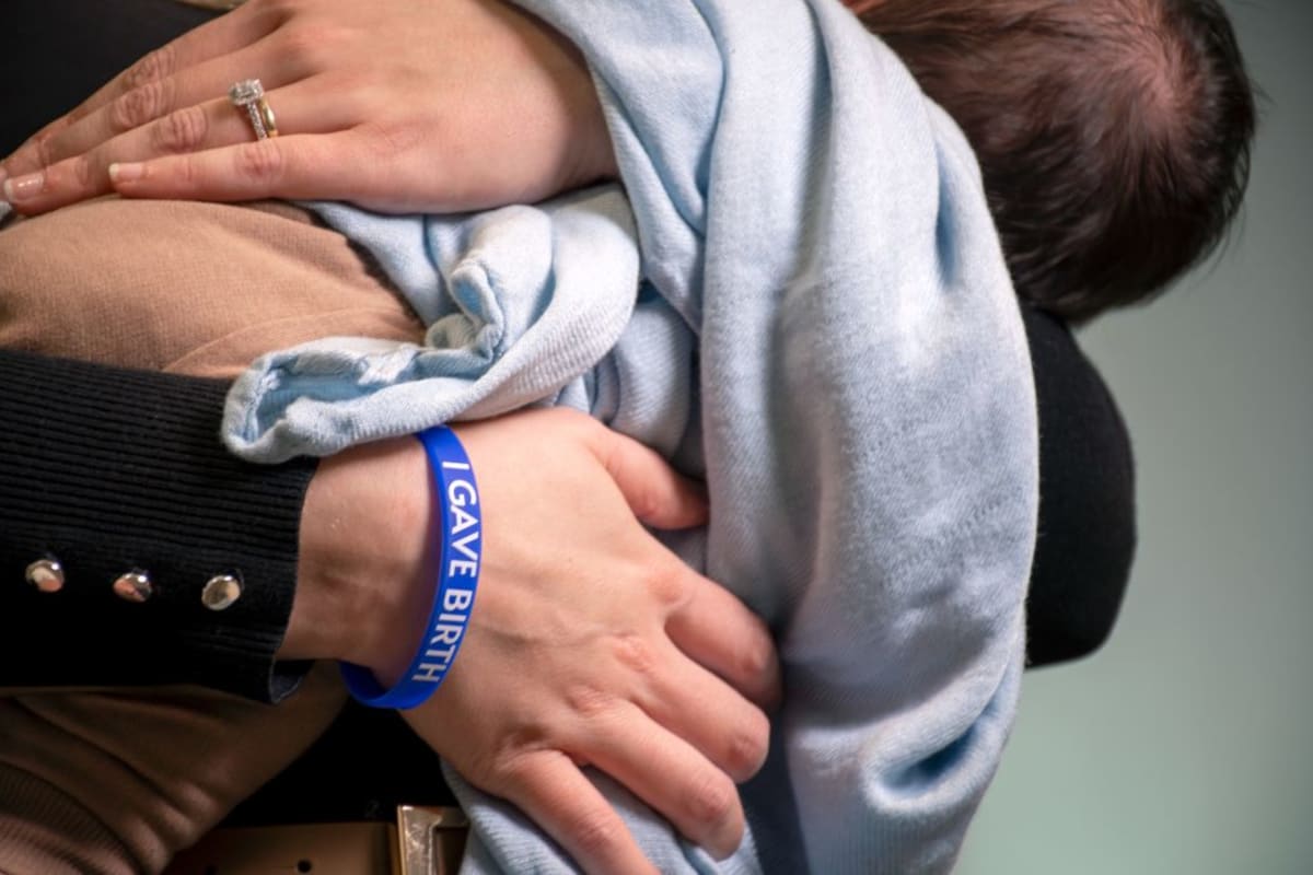 Simple Wristband Helps Cut Postpartum Deaths Across the US - Image 2