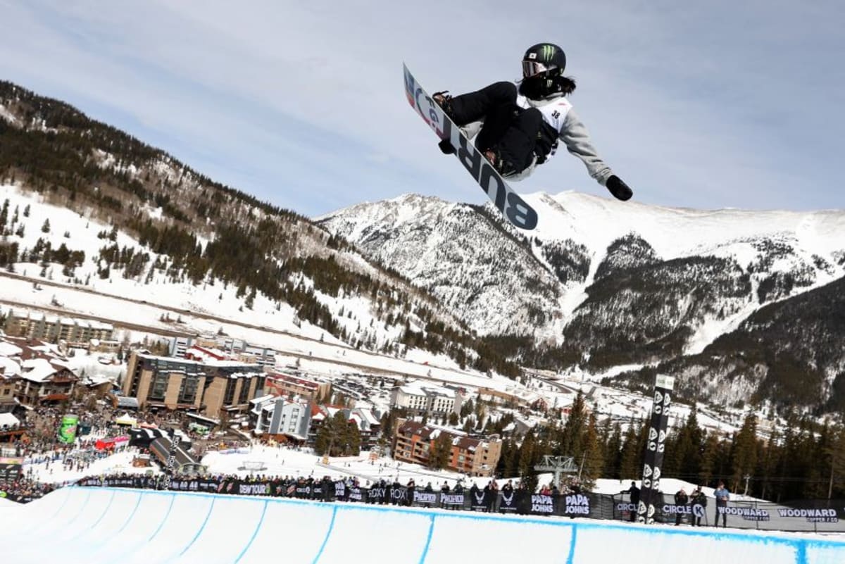 Teen Snowboarder Wins Gold with Fractured Hand After Crash - Image 3