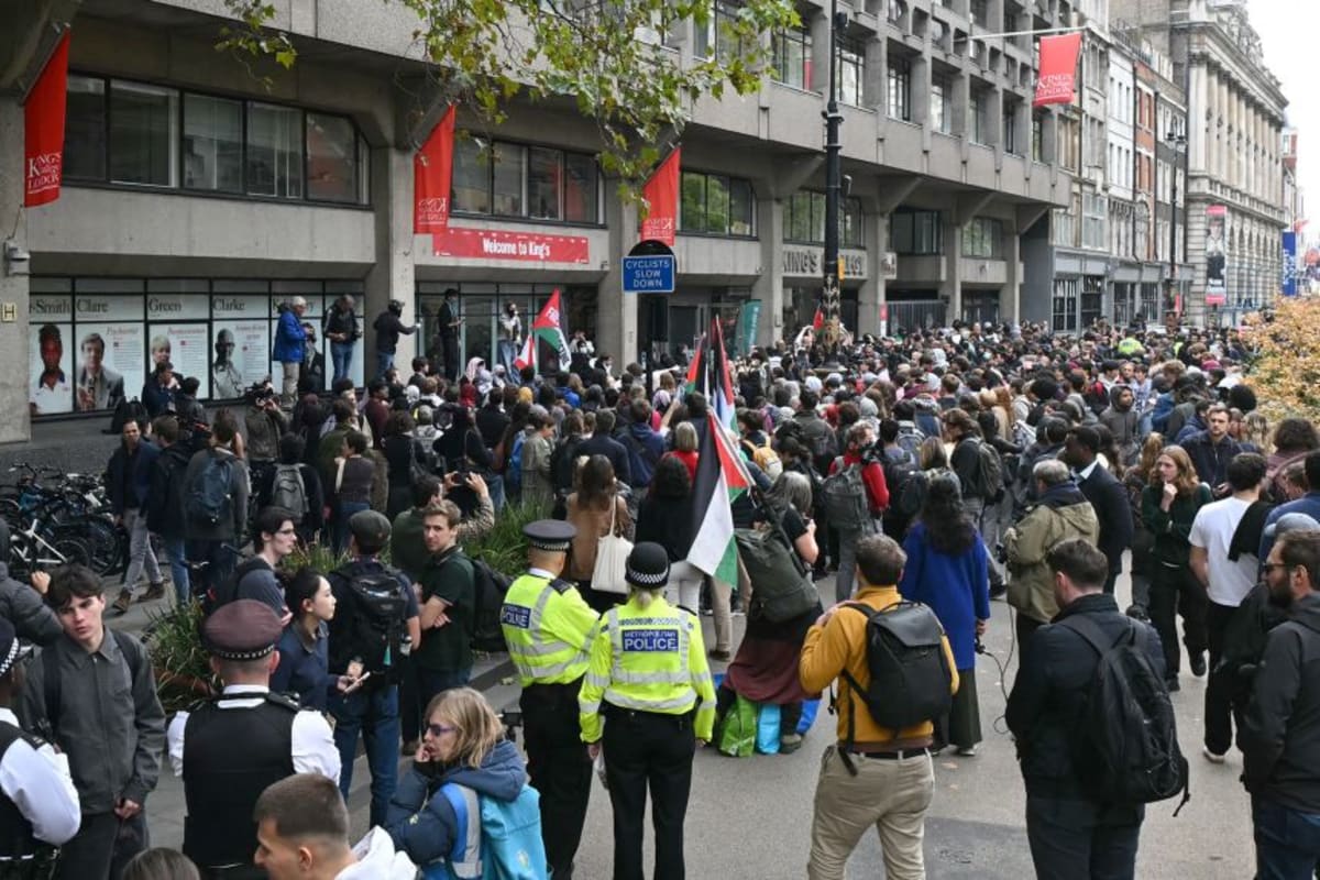 Egyptian Student Returns to London University After 18 Months - Image 3