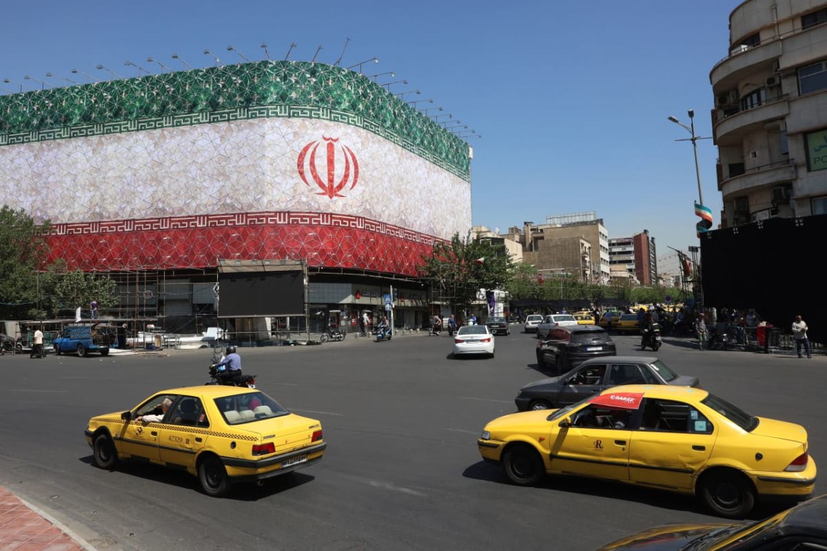 US and Iran Sign Peace Deal, Reopen Key Oil Strait - Image 3