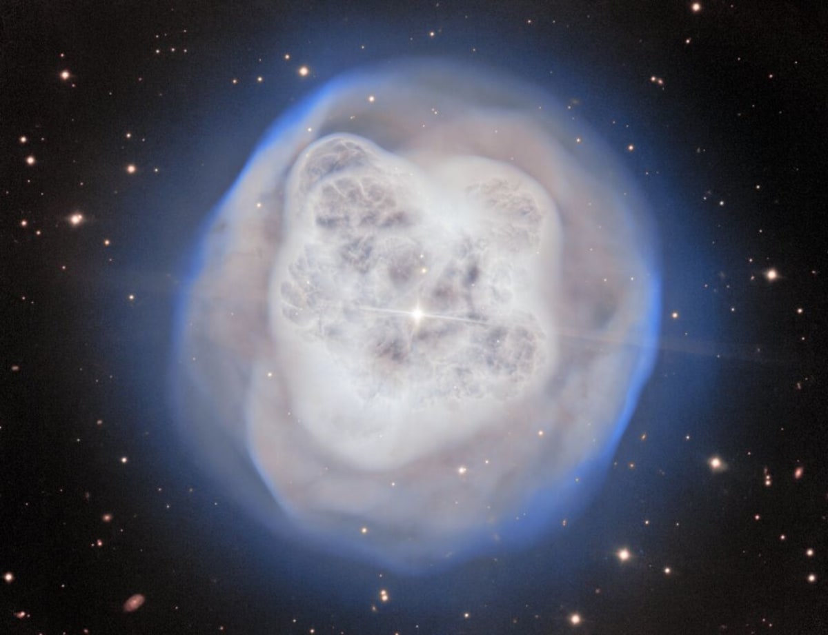 Hawaii Telescope Captures Dying Star's Beautiful Final Act - Image 2