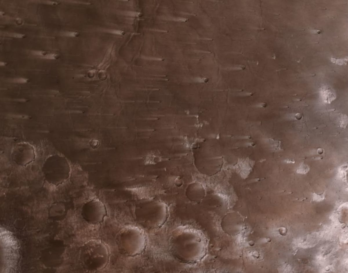 NASA Spacecraft Snaps Rare Crescent View of Mars - Image 4
