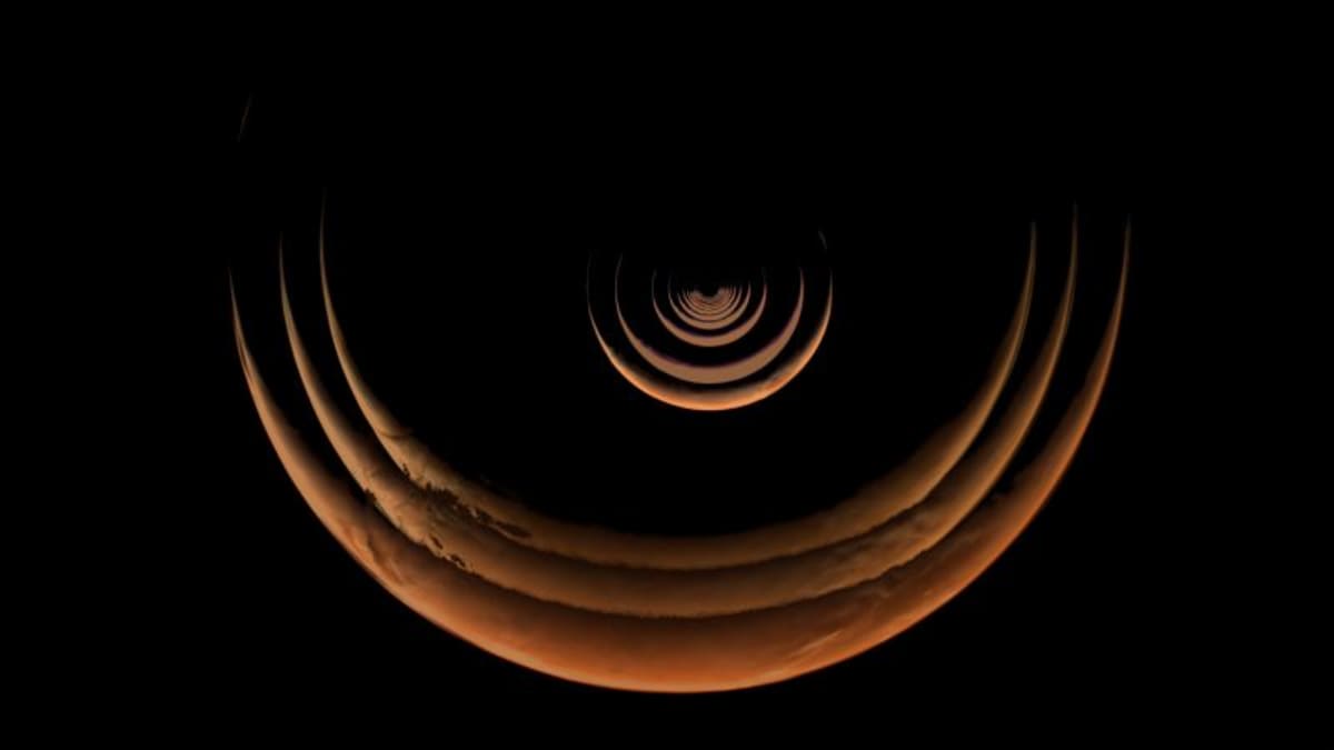 NASA Spacecraft Snaps Rare Crescent View of Mars