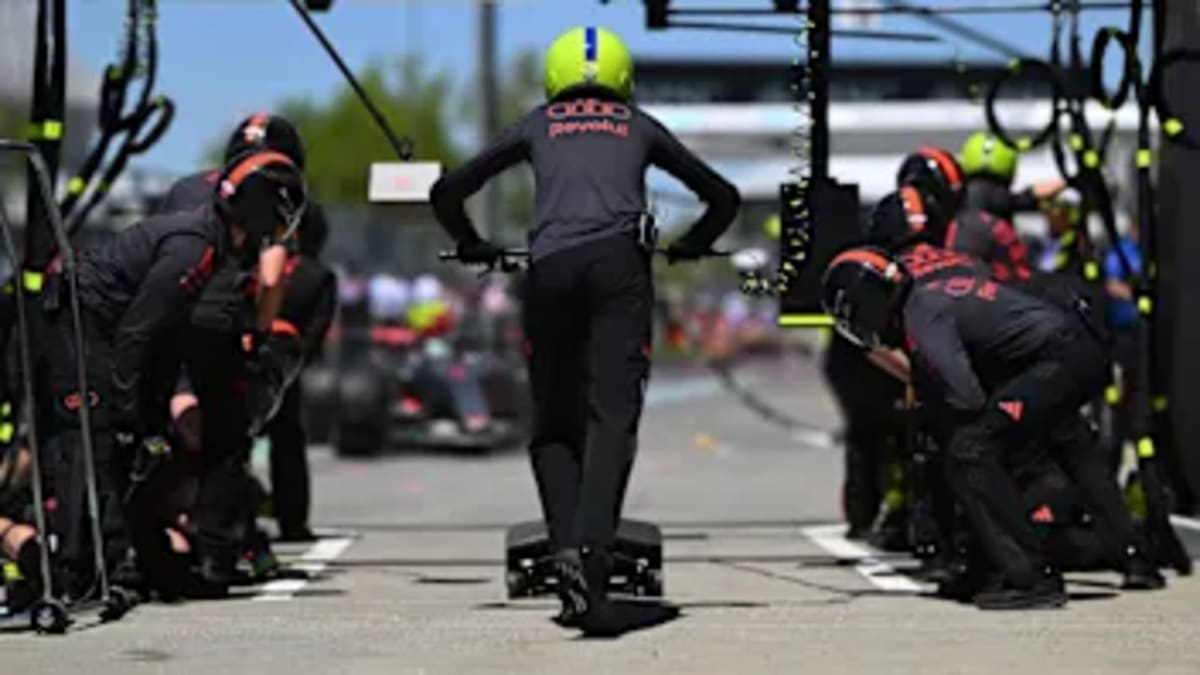 Mexican Racer Noel Leon Wins First F2 Race in Montreal - Image 5