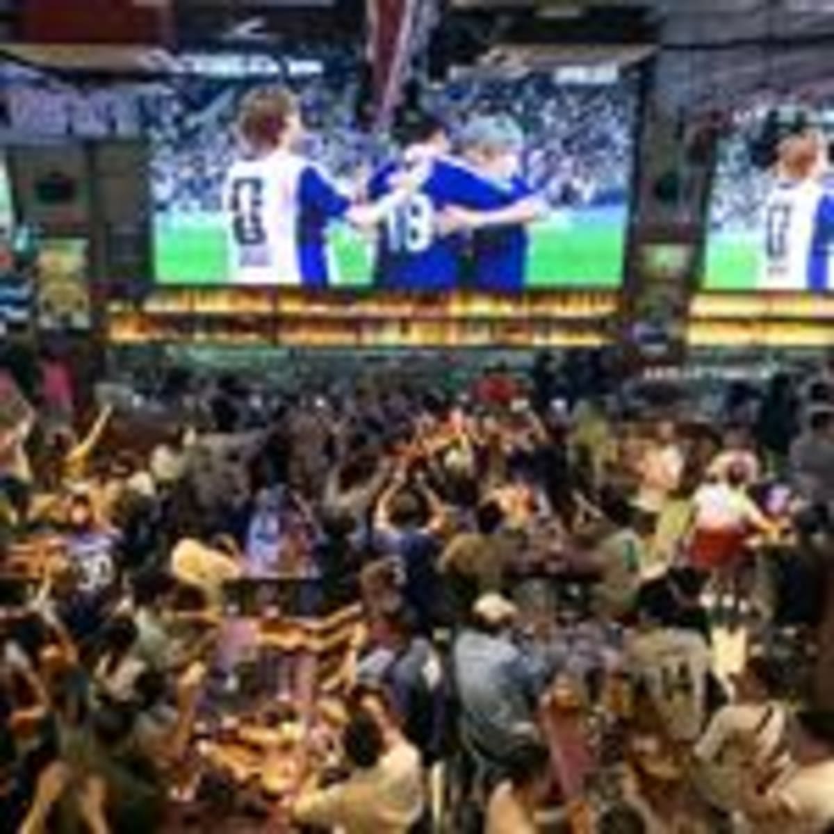 Chinese Fans Cheer Japan at World Cup Despite Tensions - Image 3