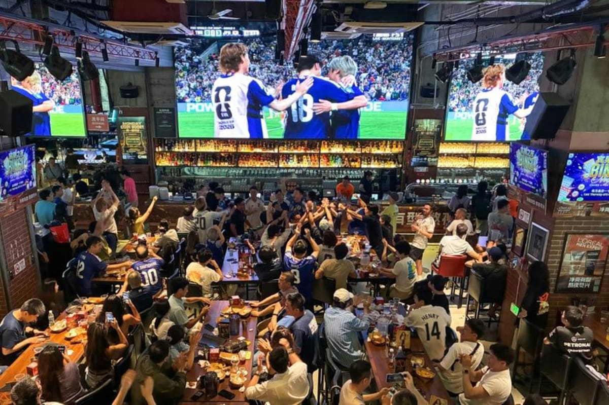Chinese Fans Cheer Japan at World Cup Despite Tensions - Image 4