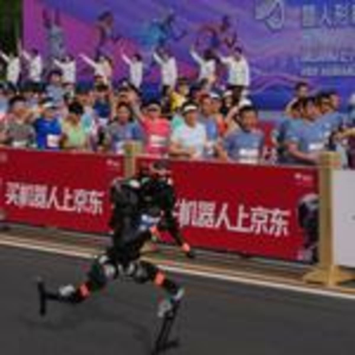 Chinese Robot Runs Half Marathon in 50 Minutes - Image 3