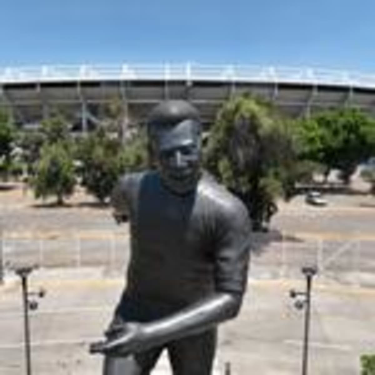 31-Foot Pelé Statue Unveiled in Guadalajara for World Cup - Image 4