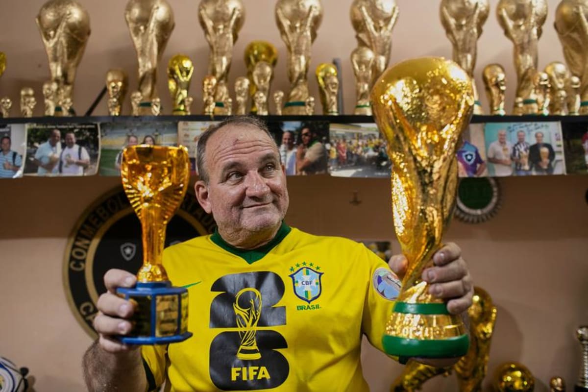 Brazilian Craftsman Turns Plaster Into World Cup Dreams - Image 2