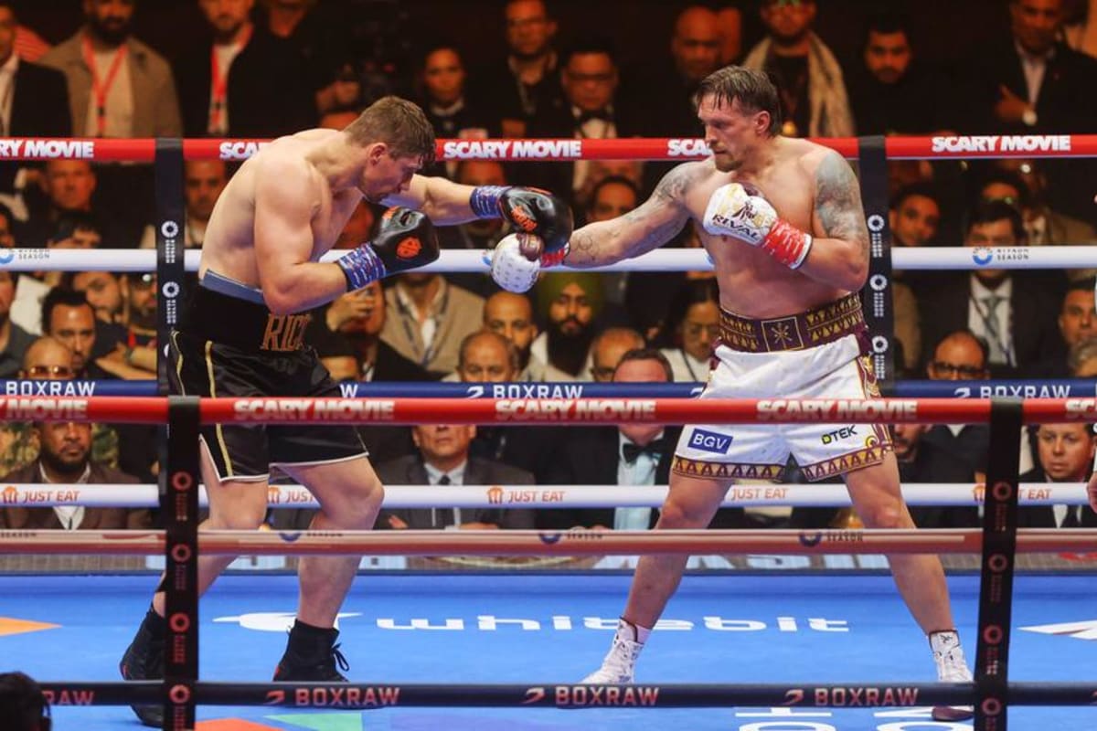 Usyk Defeats Kickboxer Verhoeven in 11th Round Stoppage - Image 2