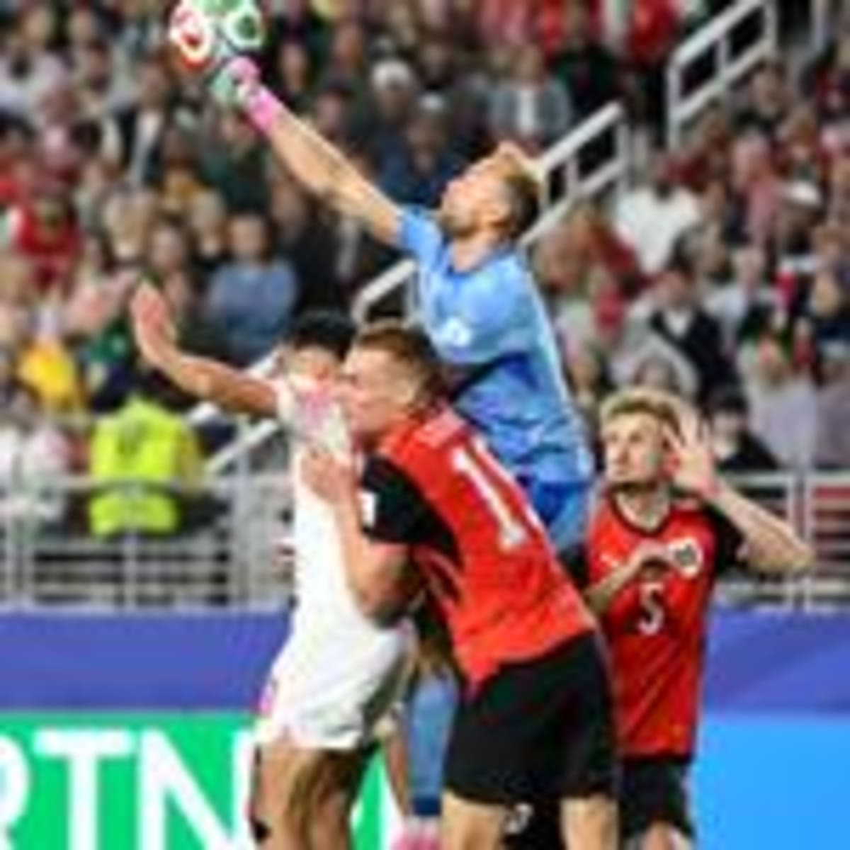 Austria Wins First World Cup Match in 36 Years - Image 4