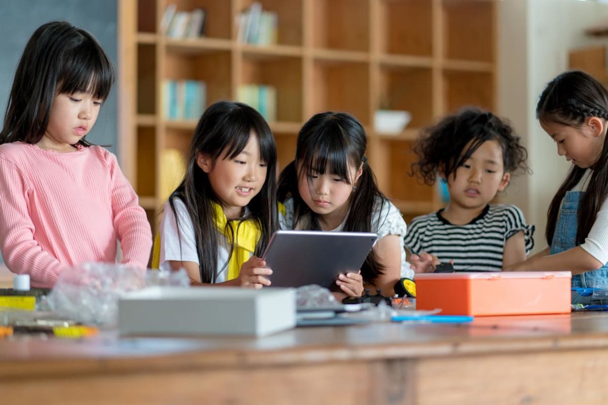 Japan Makes Digital Textbooks Official by 2030