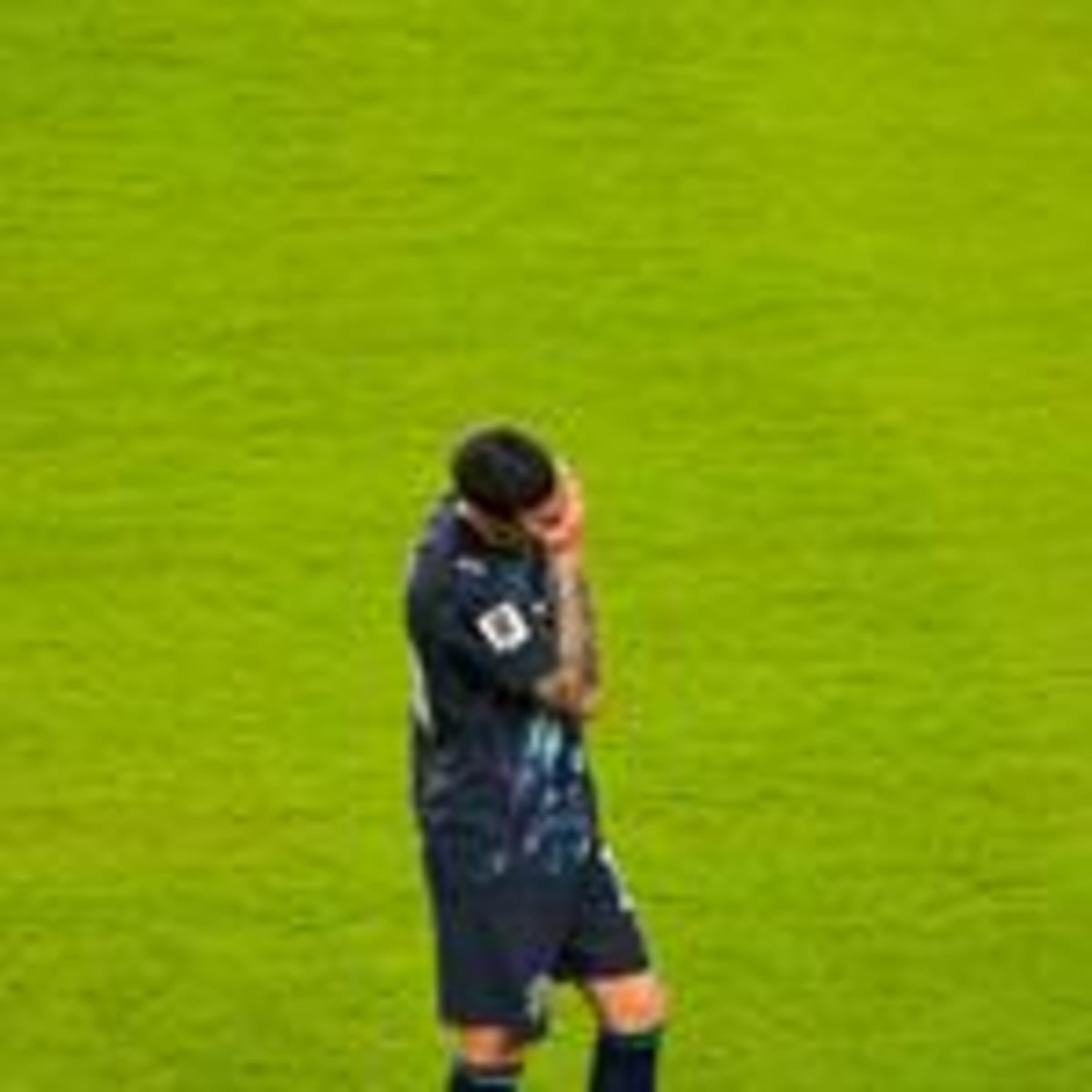 Paraguay Wins 1-0 Down a Player, Gives USA Group Lead - Image 4