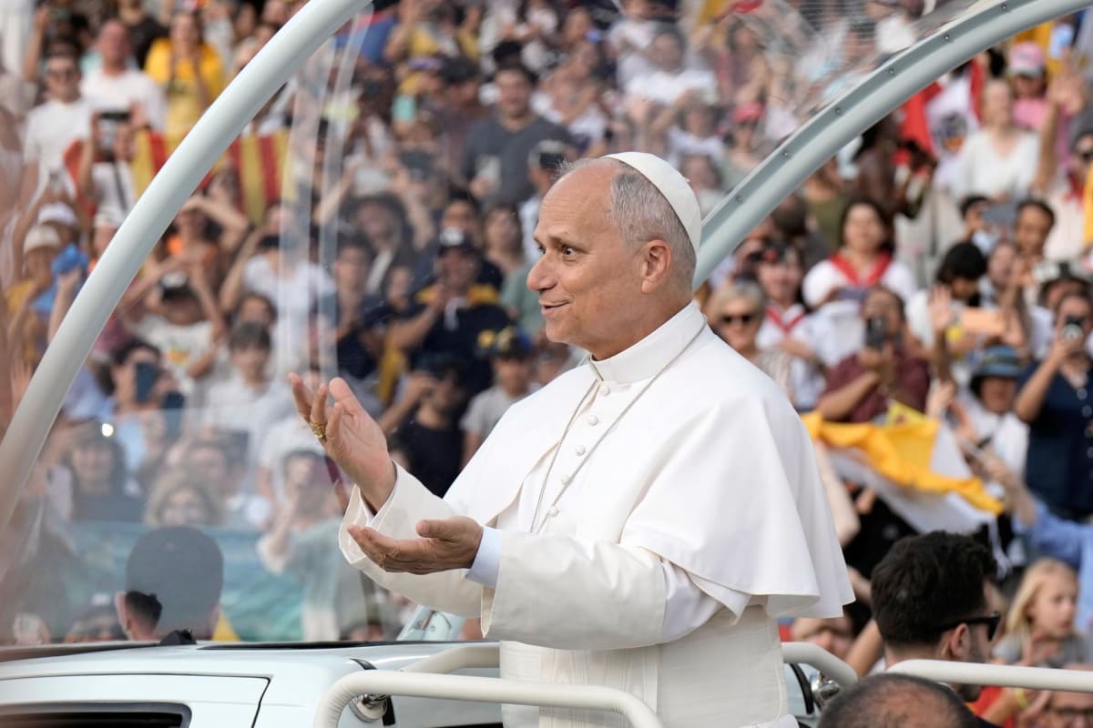 Pope Draws 40,000 Spanish Youth in Mental Health Rally
