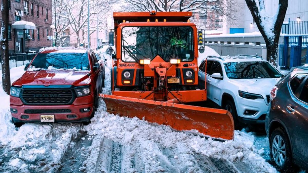 AI Snowplows Cut Complaints 30% in America's Snowiest City - Image 2