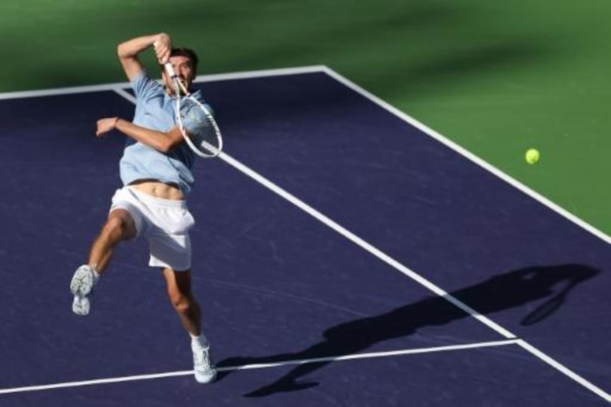 Medvedev Ends Alcaraz's 16-Match Winning Streak at Indian Wells - Image 2