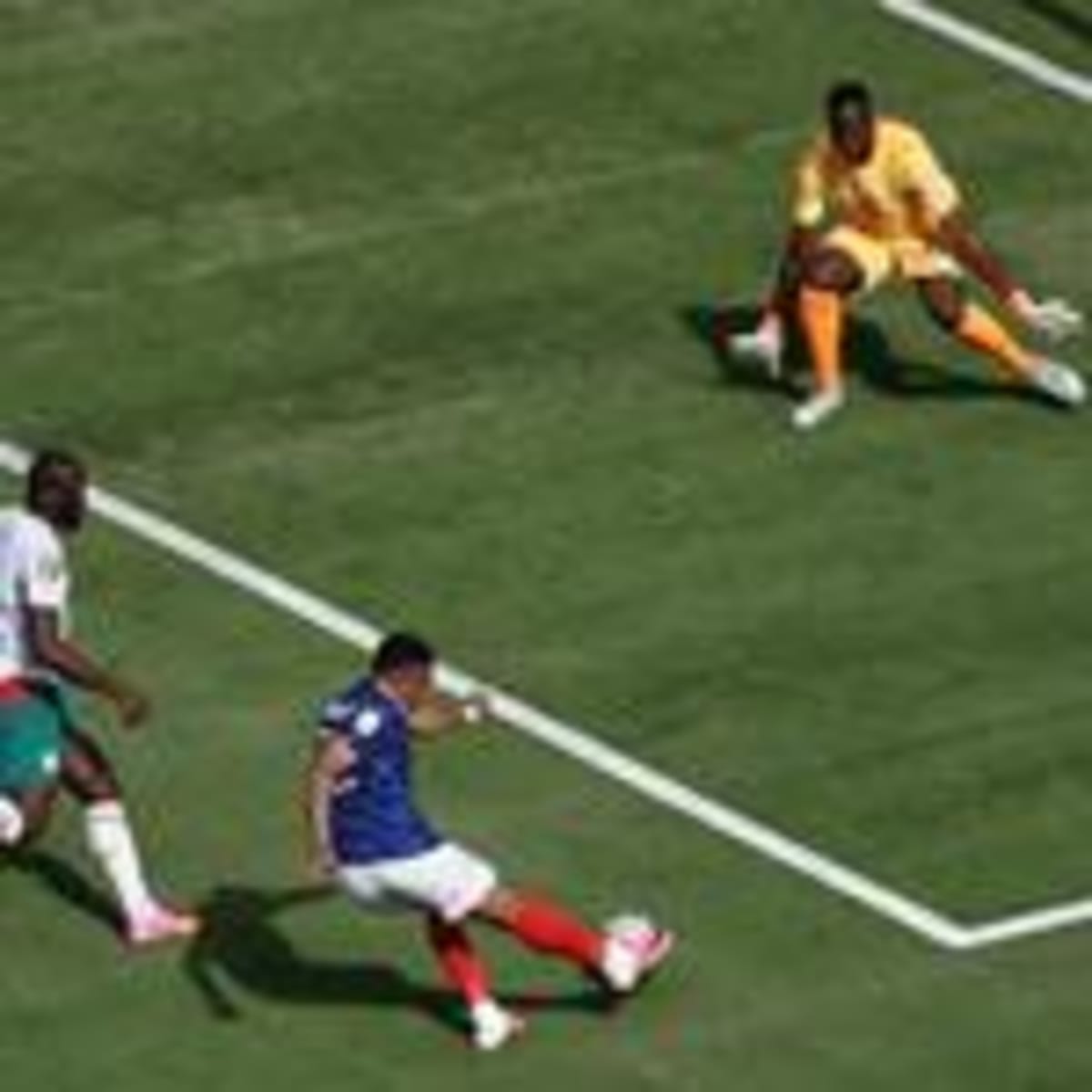 Mbappé Scores Twice, Makes French History in 3-1 France Win - Image 4