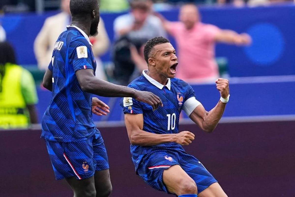 Mbappé Scores Twice as France Advances to World Cup Knockouts - Image 2