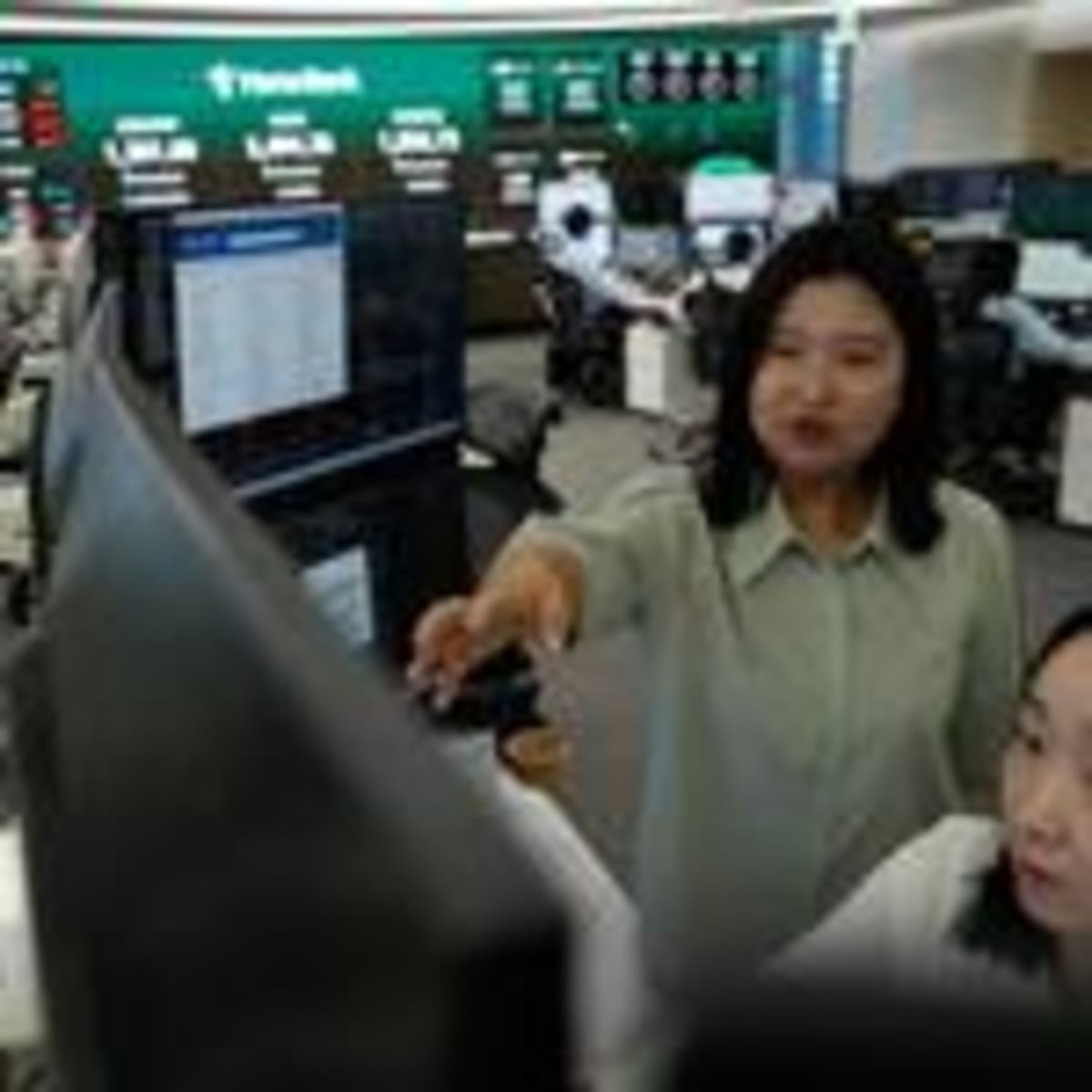 Asian Markets Soar as Iran Ceasefire Opens Key Oil Route - Image 3